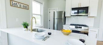 Jennifer's Spa-Like Modern & Chic Broadway Retreat