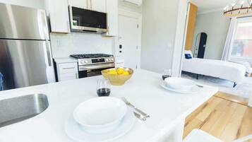 Refrigerador, microondas, horno, lavavajillas