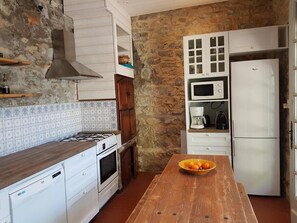 Micro-ondes, four, plaque de cuisson, lave-vaisselle