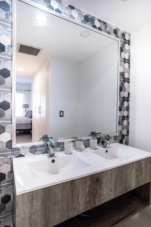 2 bedrooms, iron/ironing board, WiFi, bed sheets - Oceanview Condo with Pool (Unknown)