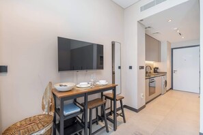 Interior - StayShort - Studio in 15 Northside Sleeps 2 with City Views (Business Bay)