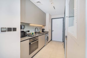 Refrigerador, microondas, horno, placa de cocina