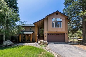 Exterior - Paradise in the Pines: Hot Tub, BBQ, Pet Friendly (South Lake Tahoe)