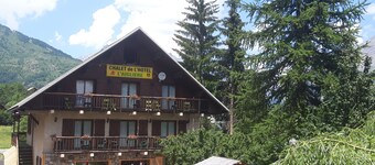Chalet l'Aiglière Puy Saint Vincent (swimming pool in summer)