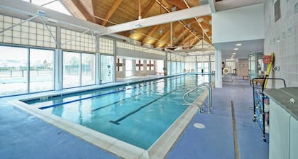 Incredible 4BD Bear Trap Dunes Vacation Retreat! End Unit Townhome with Community Pool, Free WIFI, Golf, Beach Shuttle, Tennis, Pickleball and more!