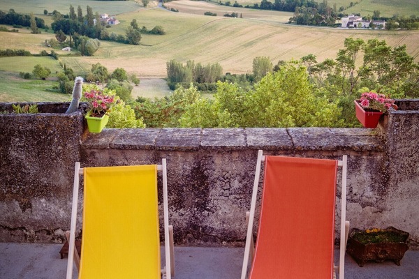 Views over the rolling countryside from the garden terrace for relaxing moments.