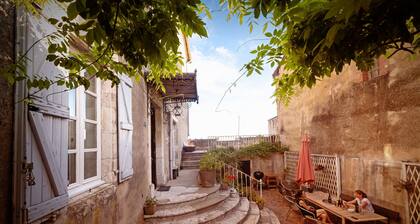 BelvédÚre de Montmiral - Terrasse et Jardin
