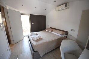 Comfort Double Room, Sea View | In-room safe, desk, laptop workspace, soundproofing - Scilla SeaFront Rooms (Scilla)