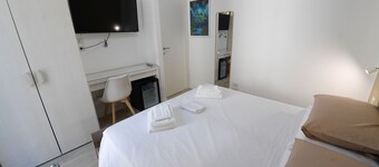 Scilla SeaFront Rooms