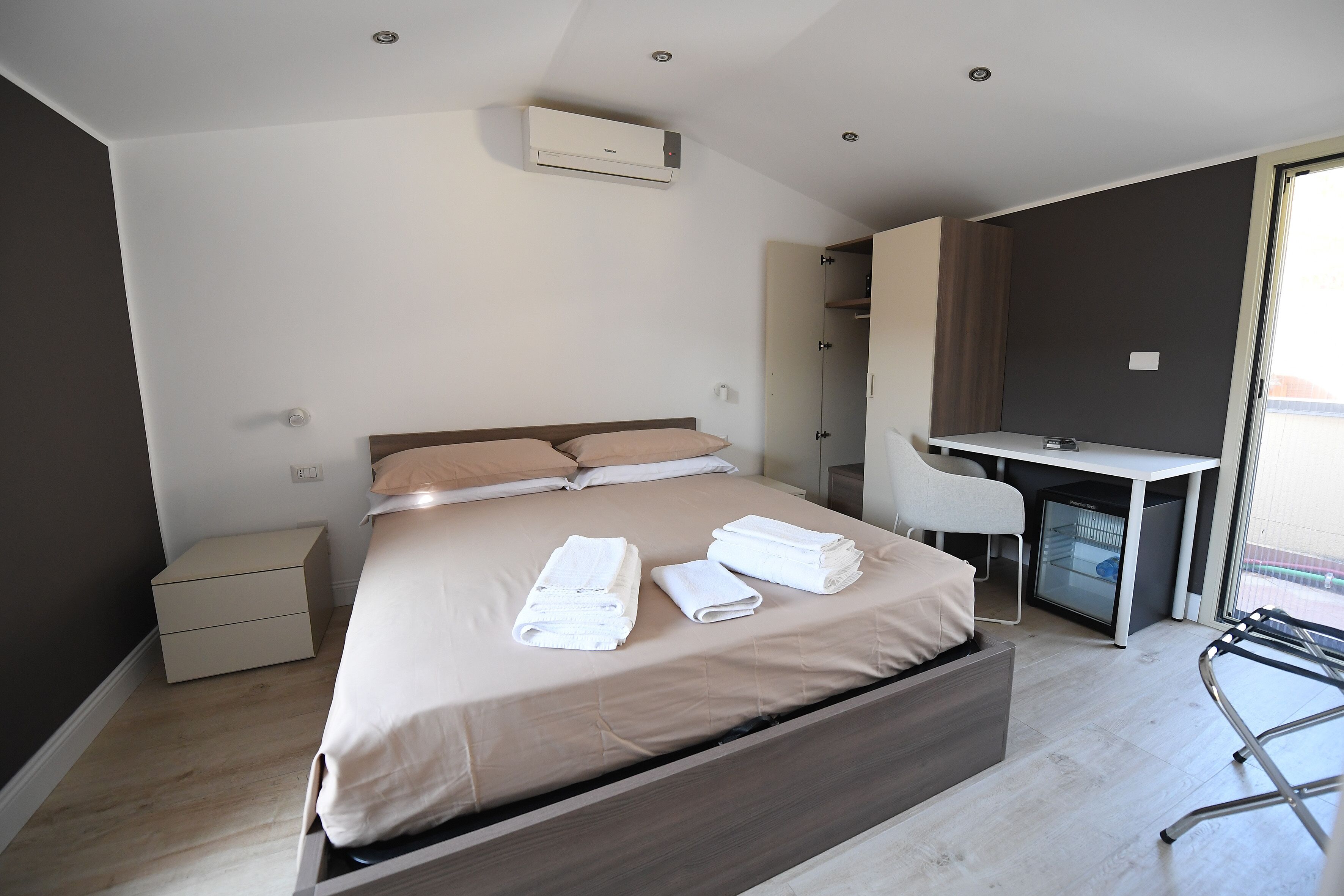 In-room safe, desk, laptop workspace, soundproofing