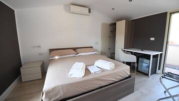 In-room safe, desk, laptop workspace, soundproofing