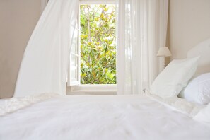 Deluxe Suite, 2 Bedrooms, Garden View | Premium bedding, down duvets, in-room safe, individually decorated - Suites de Franchy (La Orotava)