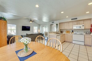 House (3 Bedrooms) | Interior