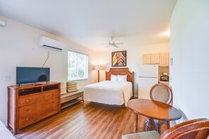 Interior - Heated Pool, Private Patio: Naples Resort Retreat! (Naples)