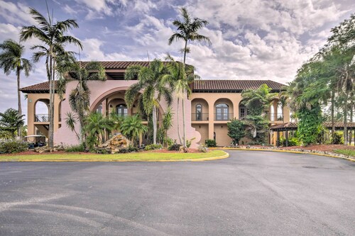 Heated Pool, Private Patio: Naples Resort Retreat!