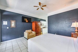 Apartment (0 Bedroom) | Interior - Marina View: Everglades Resort Escape! (Naples)