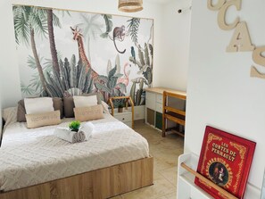 3 chambres, fer et planche à repasser, Wi-Fi, draps fournis