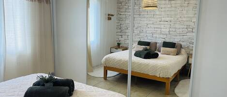 3 bedrooms, iron/ironing board, WiFi, bed sheets