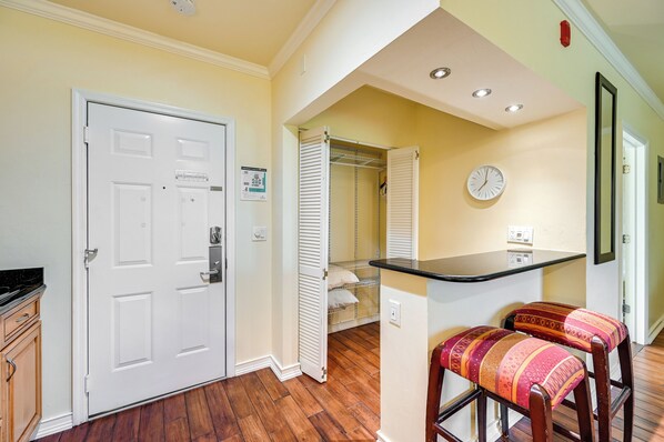 Apartment (0 Bedroom) | Interior - Sail, Swim, Explore: Naples Studio Near Everglades (Naples)