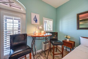 Apartment (0 Bedroom) | Interior - Relax By Pool, Stay Near Parks: Naples Studio (Naples)