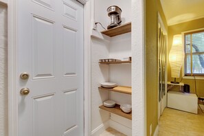 Apartment (0 Bedroom) | Interior