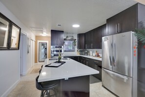 Interior - Lakefront Getaway w/ Dock Near Las Olas Beach (Fort Lauderdale)