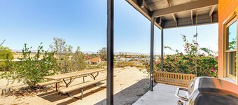 5 Mi to Joshua Tree National Park: Desert Oasis!