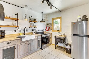 House (2 Bedrooms) | Interior