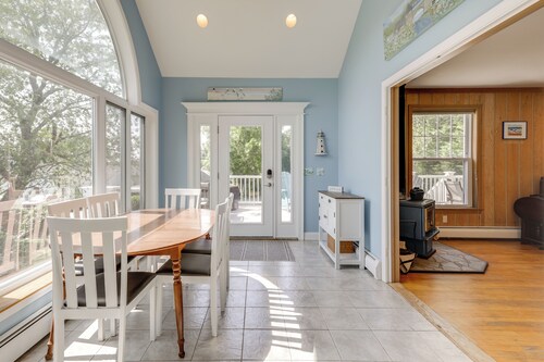 Gem of Narragansett Beach, House Retreat!