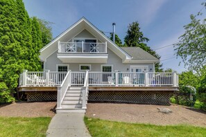 Interior - Gem of Narragansett Beach, House Retreat! (Narragansett)