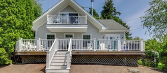 Gem of Narragansett Beach, House Retreat!