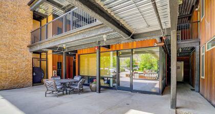 Steps to Lake Chelan: Condo w/ Resort Amenities!