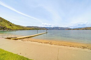 Interior - Steps to Lake Chelan: Condo w/ Resort Amenities! (Chelan)