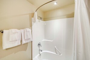Apartment (2 Bedrooms) | Interior - Steps to Lake Chelan: Condo w/ Resort Amenities! (Chelan)