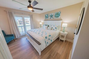 8 quartos, ferros/tábuas de passar roupa, Wi-Fi, roupa de cama