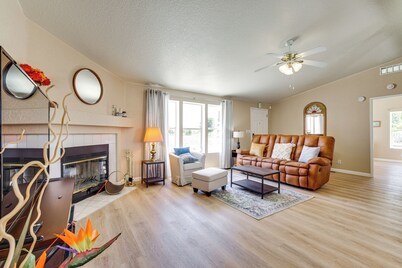 6 Mi to Downtown Pahrump: Scenic Desert Retreat