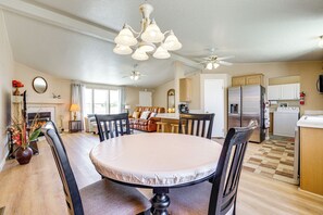 House (3 Bedrooms) | Interior - 6 Mi to Downtown Pahrump: Scenic Desert Retreat (Pahrump)