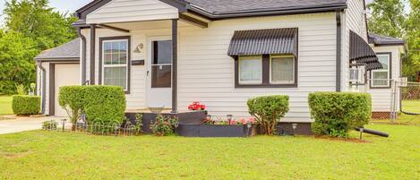 House (2 Bedrooms) | Front of property