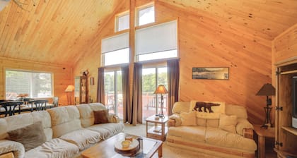 Tranquil Escanaba River Cottage w/ Kayaks & Deck