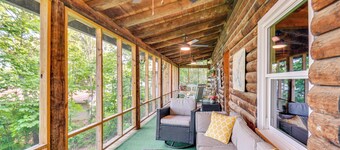 Waterfront Cabin on Lake Sinclair w/ Private Dock!
