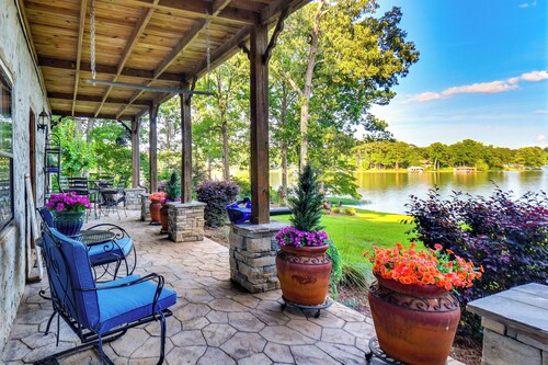 Waterfront Cabin on Lake Sinclair w/ Private Dock!