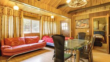 House (2 Bedrooms) | Depan hartanah