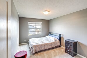 Interior - 4 Mi to Offutt AFB - Family Home in Omaha Suburbs! (Bellevue)