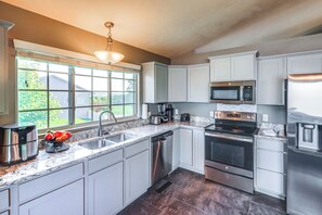 House (3 Bedrooms) | Interior - 4 Mi to Offutt AFB - Family Home in Omaha Suburbs! (Bellevue)