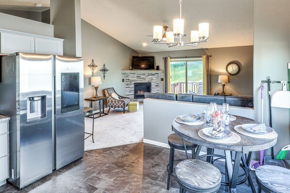 House (3 Bedrooms) | Interior - 4 Mi to Offutt AFB - Family Home in Omaha Suburbs! (Bellevue)