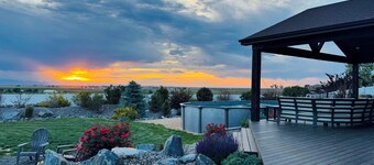 Private Hot Tub + Game Room: Keenesburg Getaway!