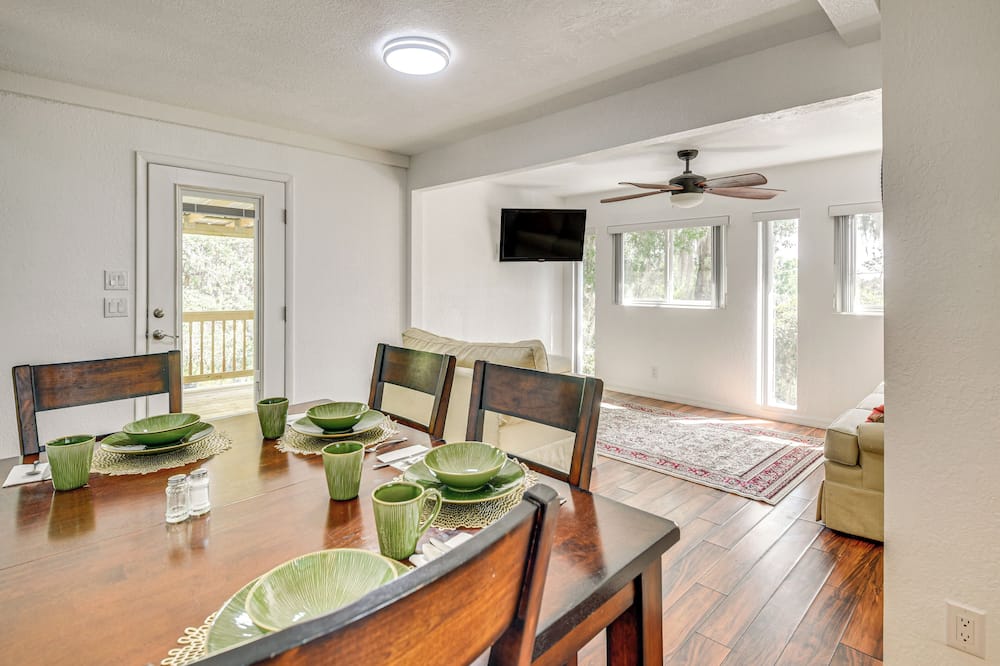 Walk to Lake George: Quiet Nature Escape w/ Deck - Pierson, FL