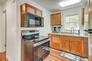 House (2 Bedrooms) | Interior