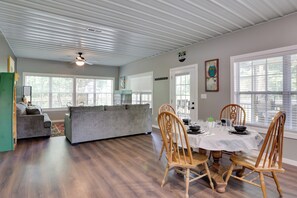 House (2 Bedrooms) | Interior