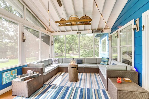 Lake Tawakoni Access + Hot Tub - Wills Point Home!